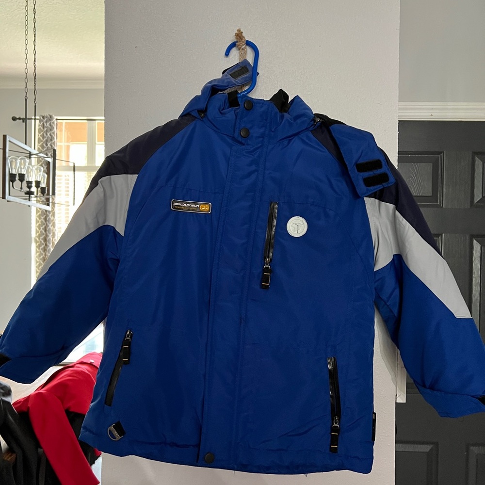 Kids size Large/7 NEVER WORN insulated ski jacket